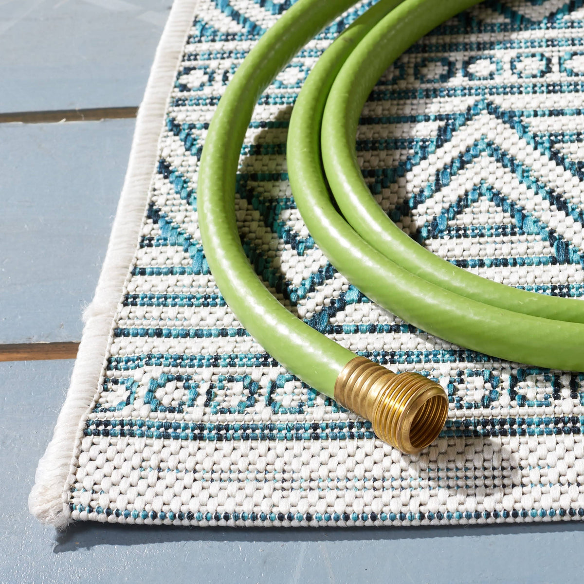 Safavieh Outdoor Cy8196-53512 Courtyard Ivory / Turquoise Rug - 6' 7" Square